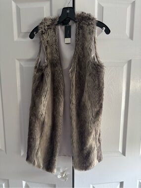 women’s faux fur vest